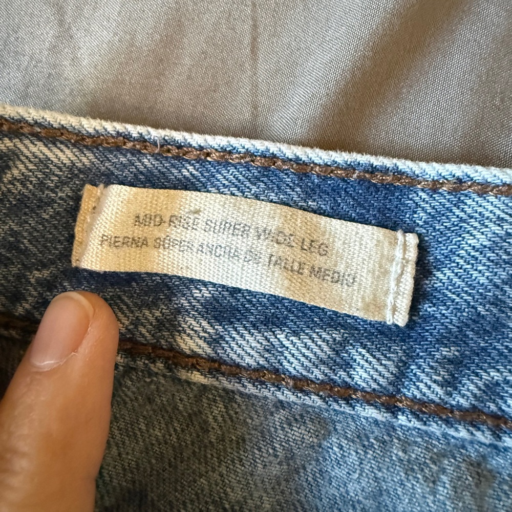 Universal Thread Mid-Rise Super Jeans Wide Leg Jeans - Picture 9 of 10